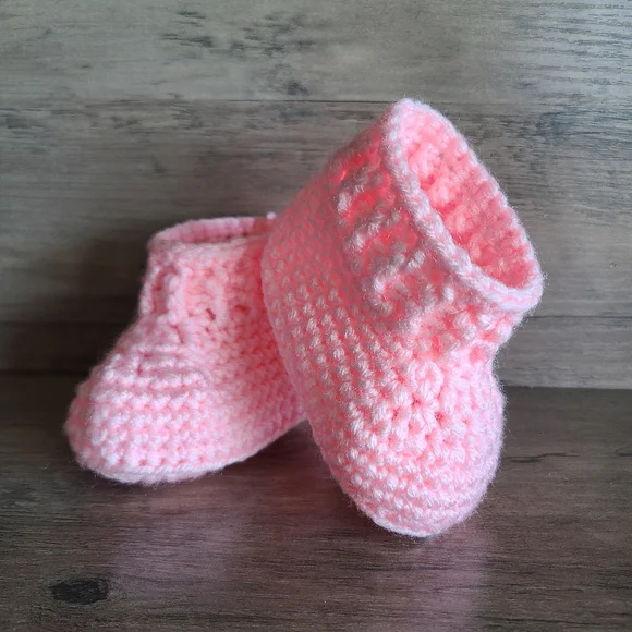 New pink baby booties, Baby shoes, crochet shoes, newborn shoes, girl shoes - Picture 4 of 10